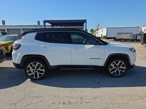 Used 2025 Jeep Compass Limited w/ Elite Group image 4