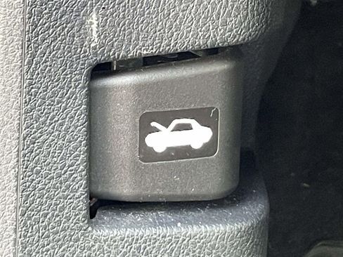 Used 2025 Nissan Altima 2.5 SV image 17