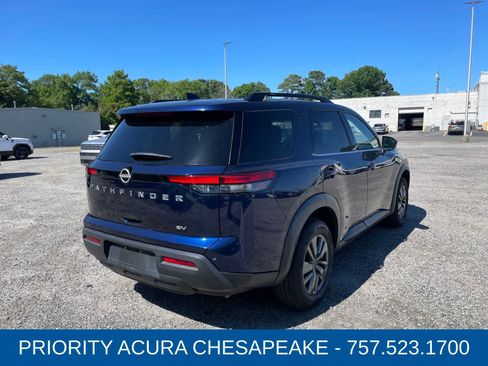 Used 2024 Nissan Pathfinder SV FWD image 5