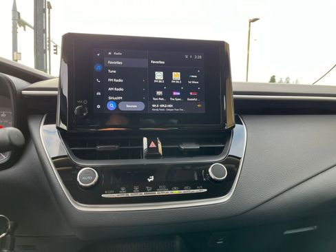 Used 2025 Toyota Corolla LE image 21