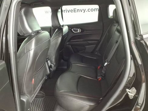 Used 2025 Jeep Compass Trailhawk AWD/4WD image 9