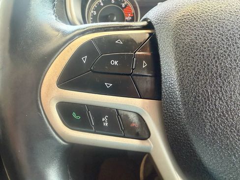 Used 2017 Jeep Cherokee Limited image 12