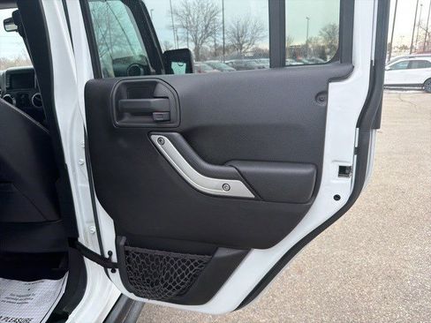 Used 2016 Jeep Wrangler Unlimited Rubicon image 15