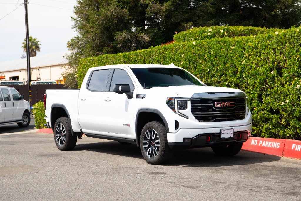 Used 2024 GMC Sierra 1500 AT4 w/ Technology Package AWD/4WD image 1