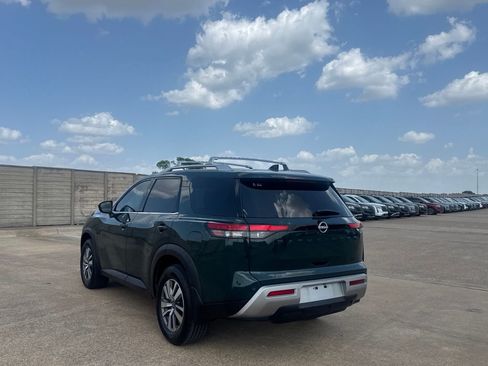 Certified 2023 Nissan Pathfinder SL w/ Black Appearance Package FWD image 16