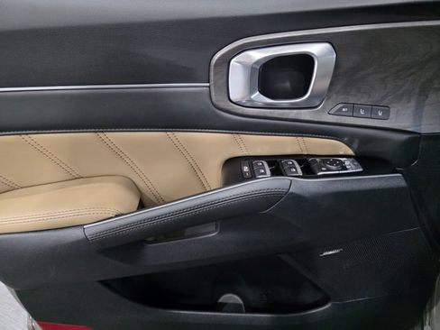 Used 2025 Kia Sorento SX Prestige w/ Olive Brown Leather Package image 10