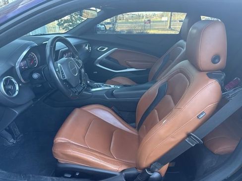 Used 2021 Chevrolet Camaro LT w/ Technology Package image 18