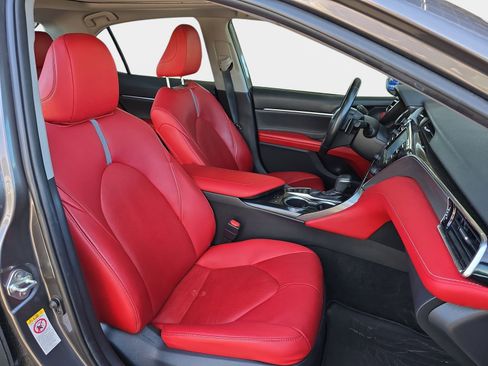 Used 2018 Toyota Camry XSE image 12