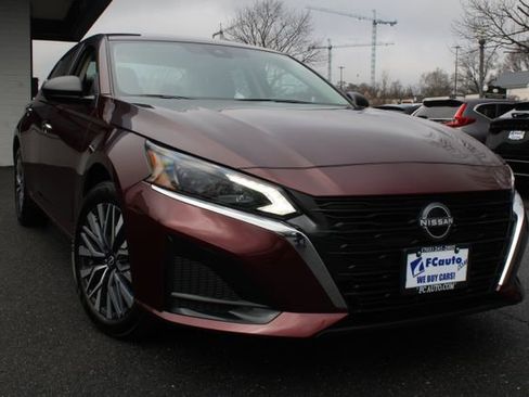 Used 2025 Nissan Altima 2.5 SV image 8