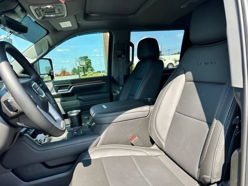 Used 2025 GMC Sierra 2500 Denali w/ Denali Reserve Package AWD/4WD image 28