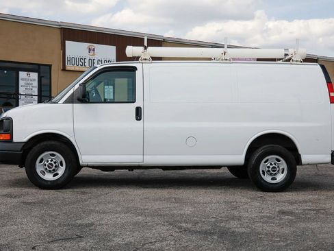 Used 2011 GMC Savana 2500 RWD image 2