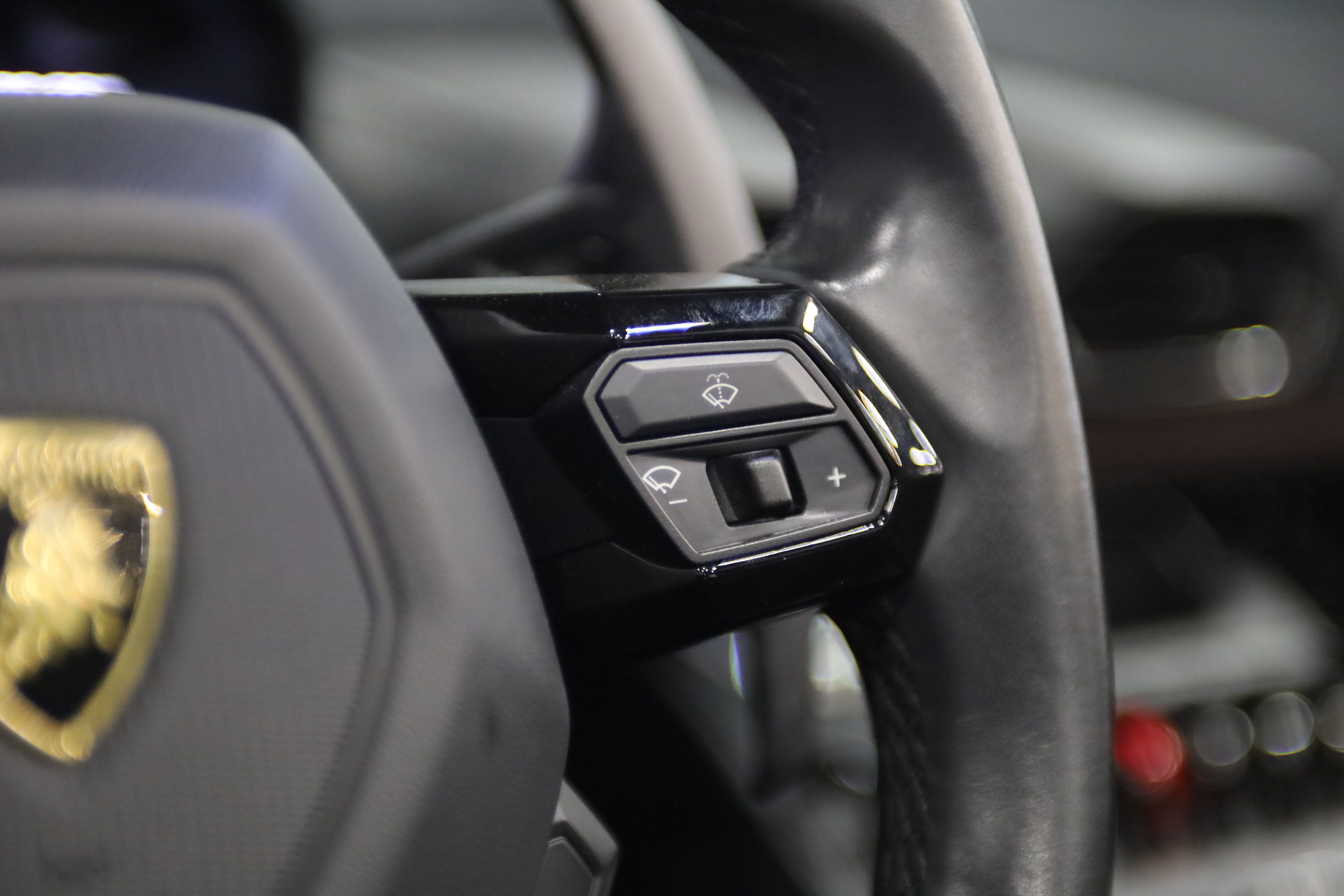 Used 2019 Lamborghini Huracan Performante AWD/4WD image 21