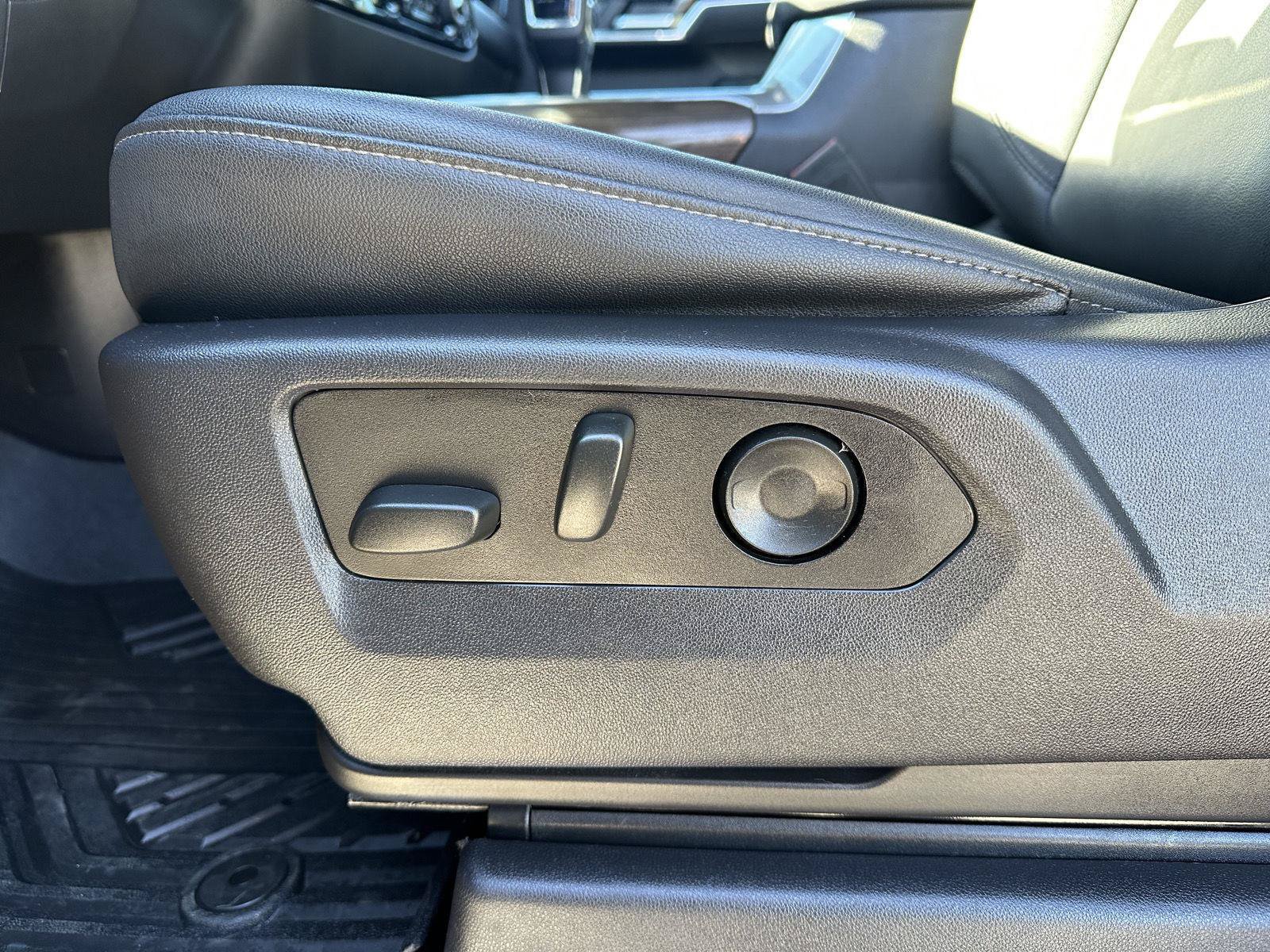 Used 2025 Chevrolet Silverado 1500 LT Trail Boss w/ Convenience Package II AWD/4WD image 12