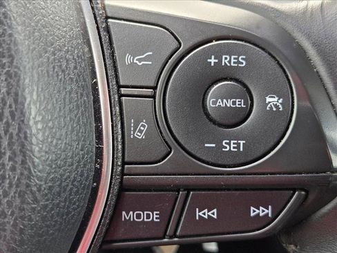 Used 2019 Toyota Camry SE FWD image 13