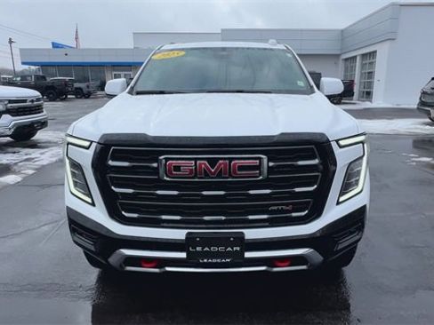 Used 2025 GMC Yukon AT4 image 3