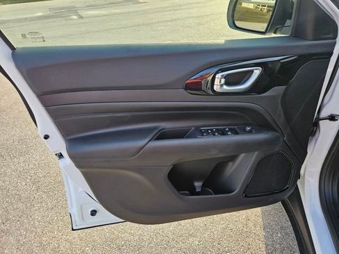 New 2026 Jeep Compass Latitude image 10