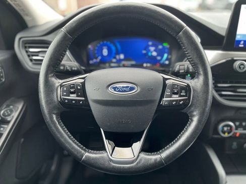 Used 2021 Ford Escape Titanium AWD/4WD image 17