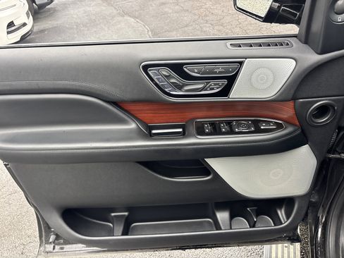 Used 2020 Lincoln Navigator Reserve w/ Equipment Group 208A Reserve image 11