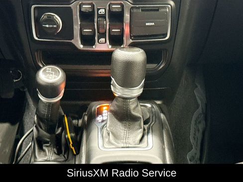 Used 2021 Jeep Gladiator Sport image 23