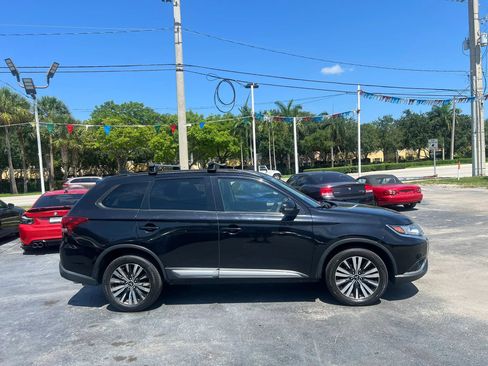 Used 2019 Mitsubishi Outlander SE AWD/4WD image 3