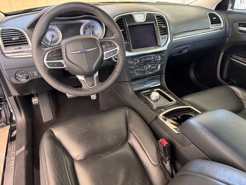 Used 2022 Chrysler 300 Touring L RWD image 2