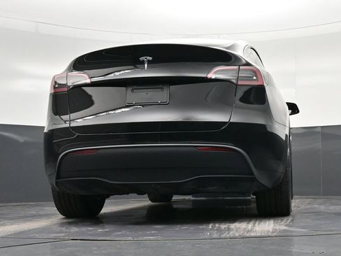 Used 2024 Tesla Model Y Long Range image 36