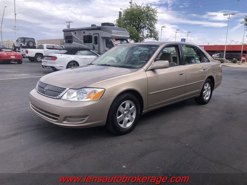 Used 2001 Toyota Avalon XLS image 4