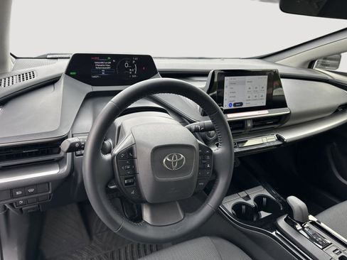 Used 2025 Toyota Prius LE FWD image 10