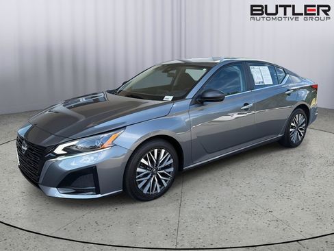 Used 2025 Nissan Altima 2.5 SV FWD image 1