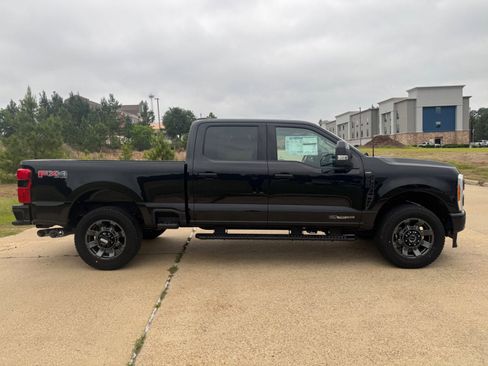 Used 2023 Ford F250 Lariat w/ Lariat Ultimate Package AWD/4WD image 3