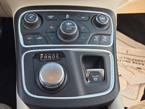 Used 2017 Chrysler 200 Limited Platinum w/ Comfort & Convenience Group image 19