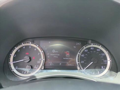 Used 2023 Toyota Highlander XLE FWD image 11