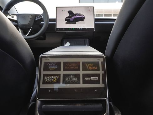 Used 2026 Tesla Model Y AWD image 31