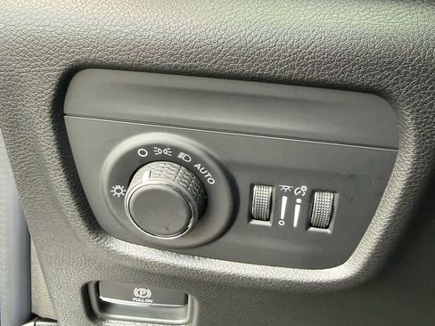 New 2025 Jeep Grand Cherokee L Laredo image 14