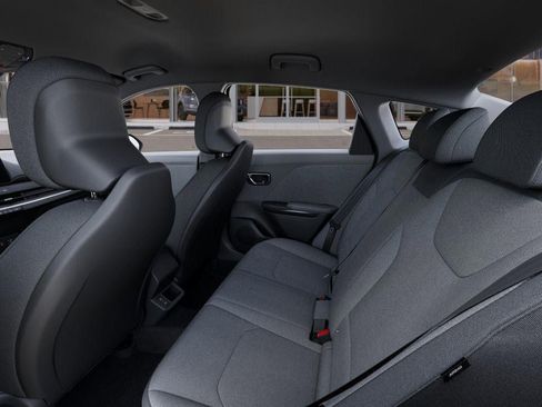 New 2025 Kia K4 LXS image 18