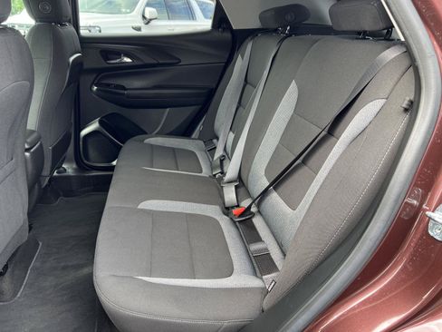 Used 2023 Chevrolet TrailBlazer LT FWD image 12