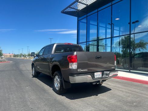Used 2012 Toyota Tundra 4x4 CrewMax w/ Tow Pkg image 11
