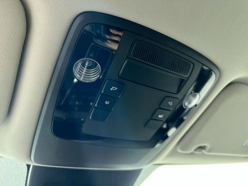 Used 2024 Kia Carnival LX FWD image 19