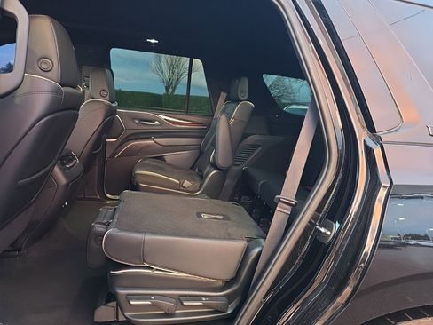 Used 2022 Cadillac Escalade Premium Luxury w/ Performance Package image 9