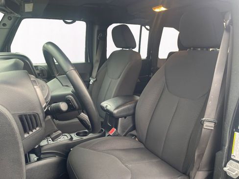 Used 2018 Jeep Wrangler Unlimited Sport image 9