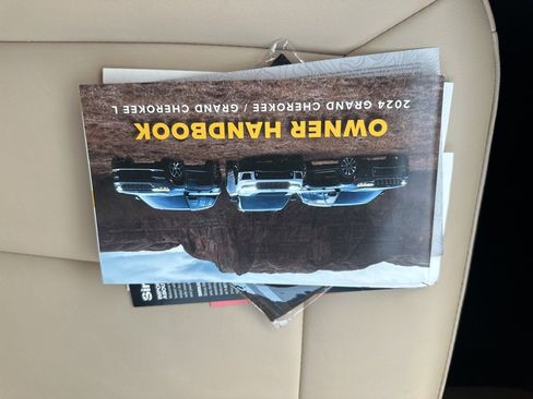 Used 2024 Jeep Grand Cherokee Limited image 53