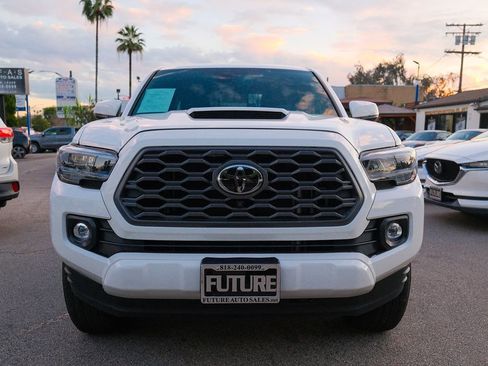 Used 2020 Toyota Tacoma TRD Sport image 2