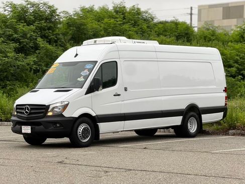 Used 2018 Mercedes-Benz Sprinter 3500 image 4