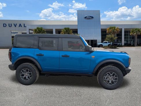 New 2025 Ford Bronco Badlands image 3