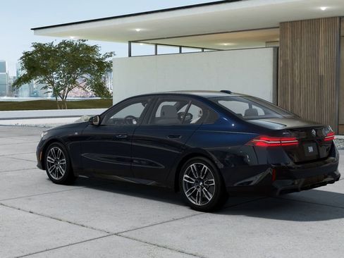 Used 2026 BMW 530i xDrive w/ M Sport Package image 28