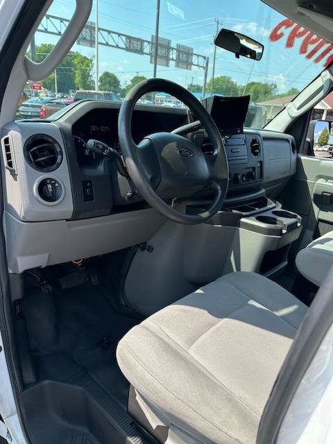 Used 2014 Ford E-150 and Econoline 150 w/ Power Group RWD image 5