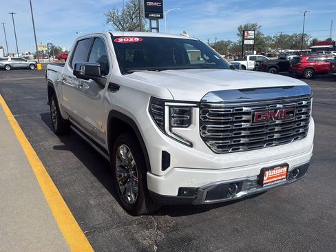 Used 2025 GMC Sierra 1500 Denali w/ Denali Reserve Package AWD/4WD image 10