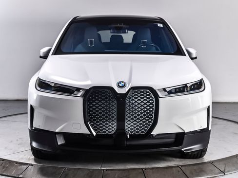 Used 2023 BMW iX xDrive50 w/ Premium Package AWD/4WD image 8