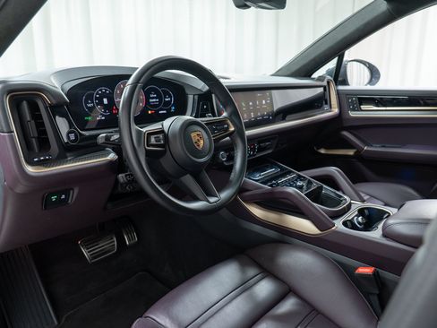 Certified 2024 Porsche Cayenne Coupe AWD/4WD image 17