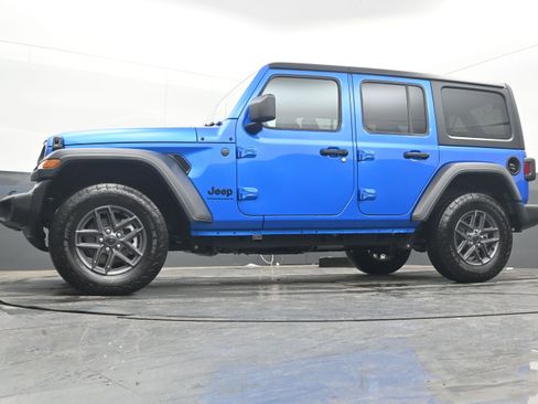 Used 2025 Jeep Wrangler Sport S image 26